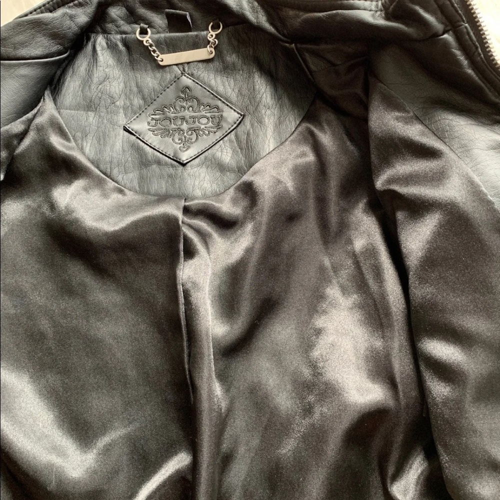 leather jacket - Picture 2 of 3